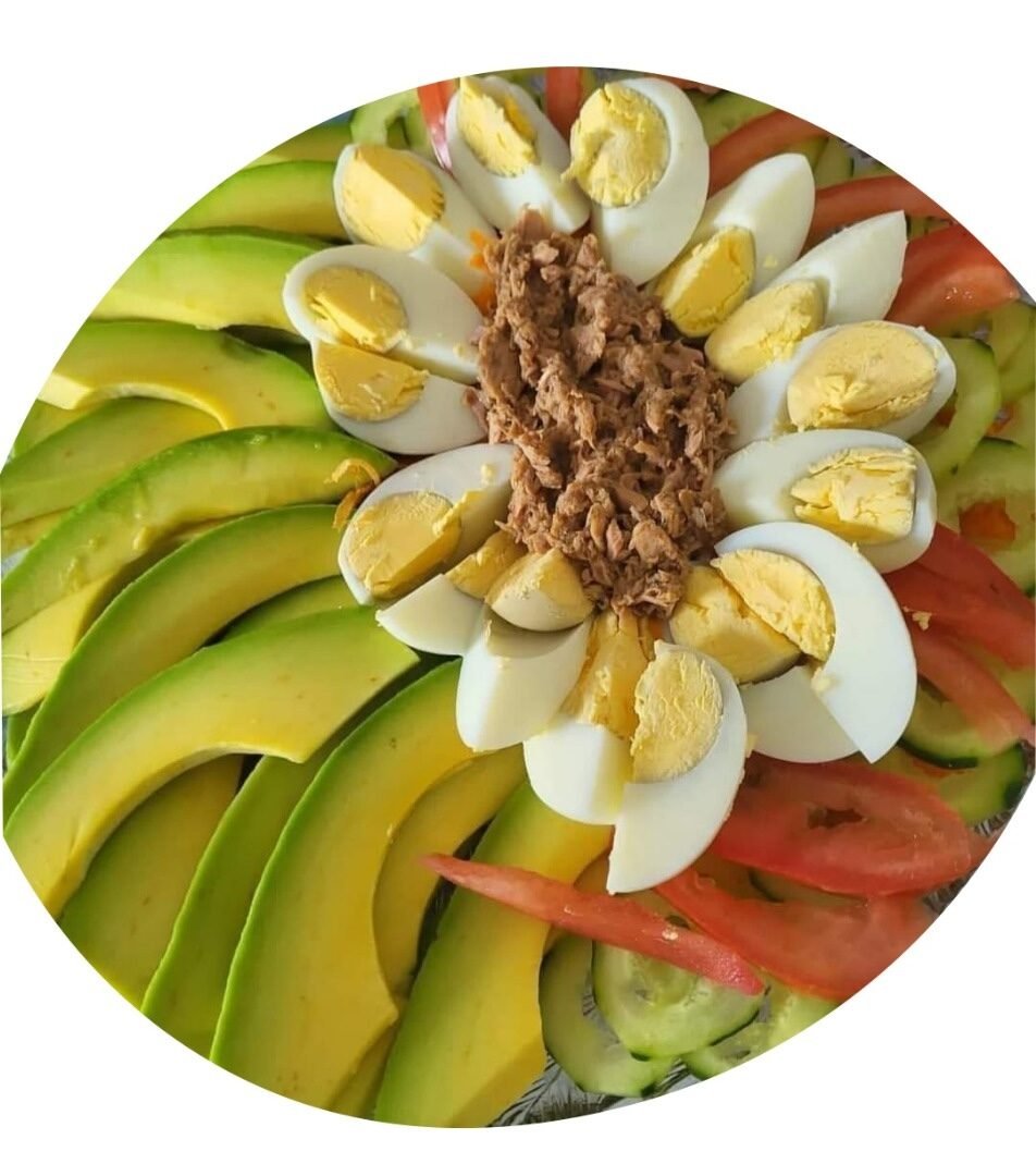 Crudites Avocat oeuf dur au thon rotated